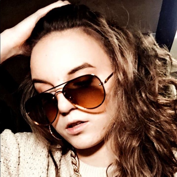 Meet your Posher, Josie - Picture 3 of 5